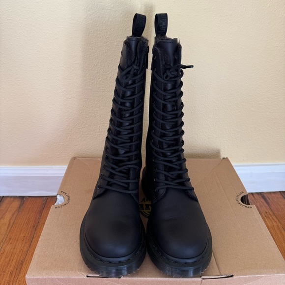 1914 Kolbert Tall Dr. Martens snowplow size 8 fur lined boot black - Picture 5 of 9